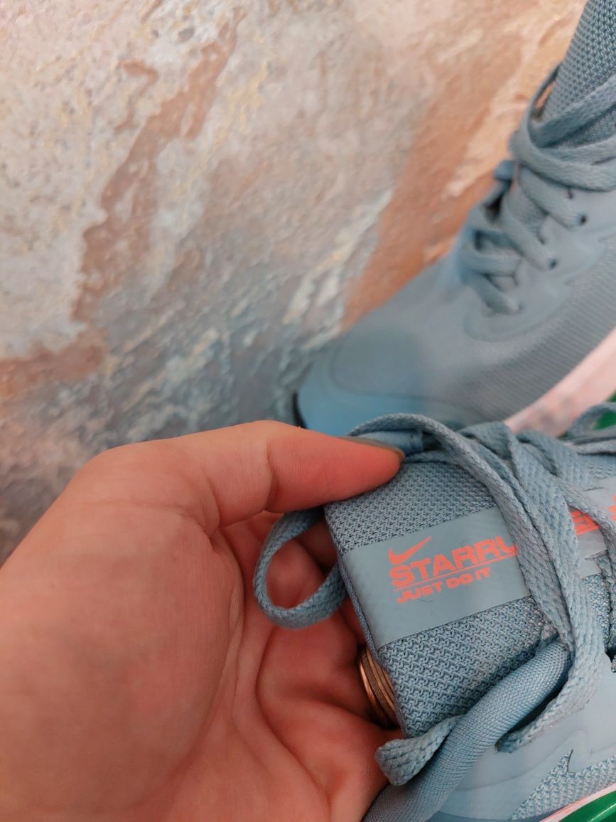 Adidași marca Nike, turcoaz, marimea 36, 5.