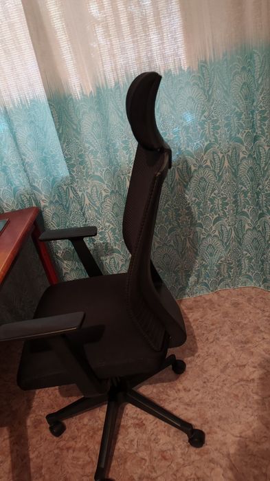 Кресло и рабочий стол