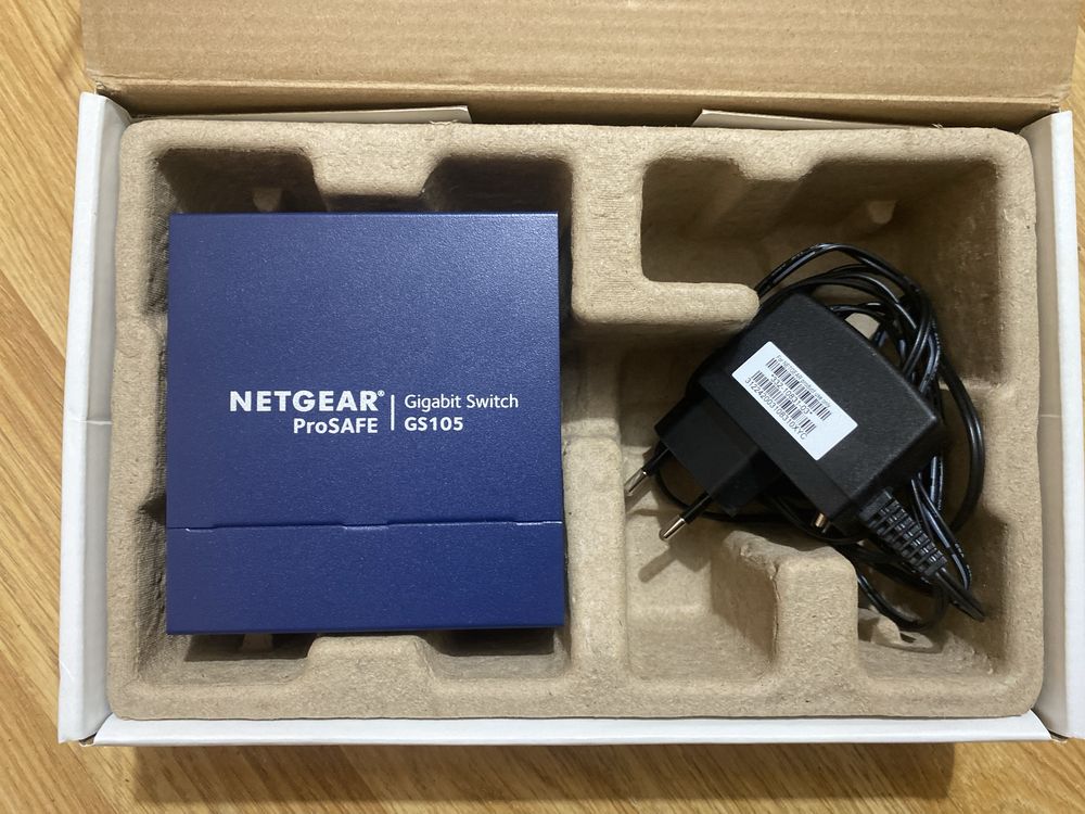 Switch NetGear GS105 Unmanaged Gigabit Ethernet (10/100/1000) Blue