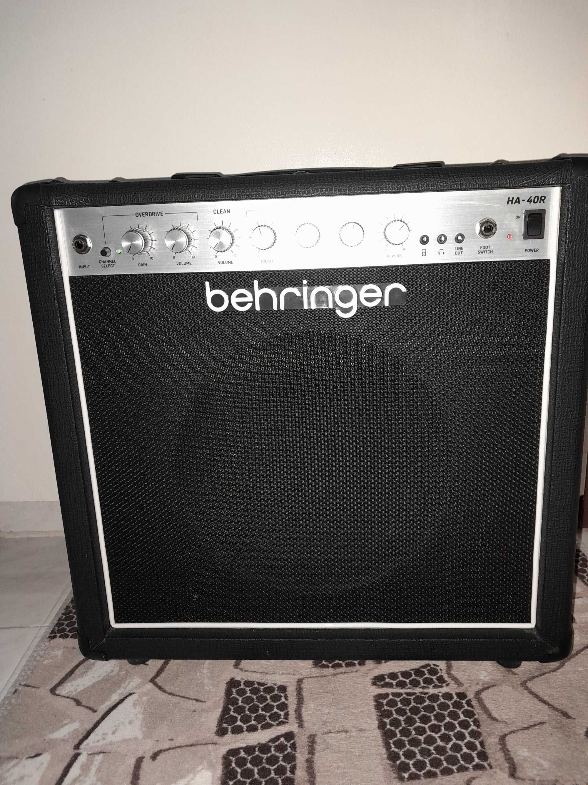 Усилвател за ел.китара BEHRINGER HA-40R