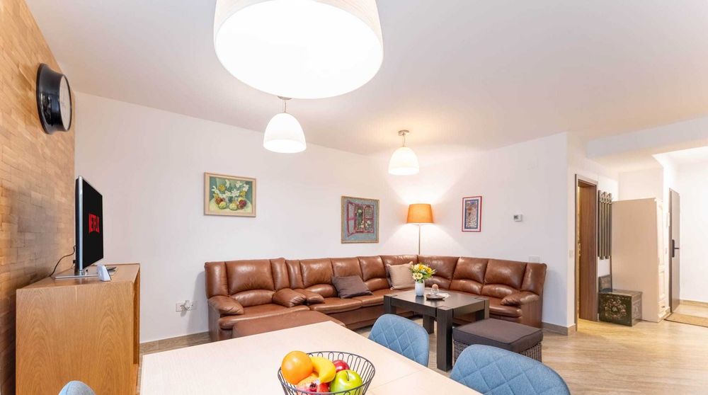 Apartament 3 camere | Central | Parcare subterană, boxă, grădină