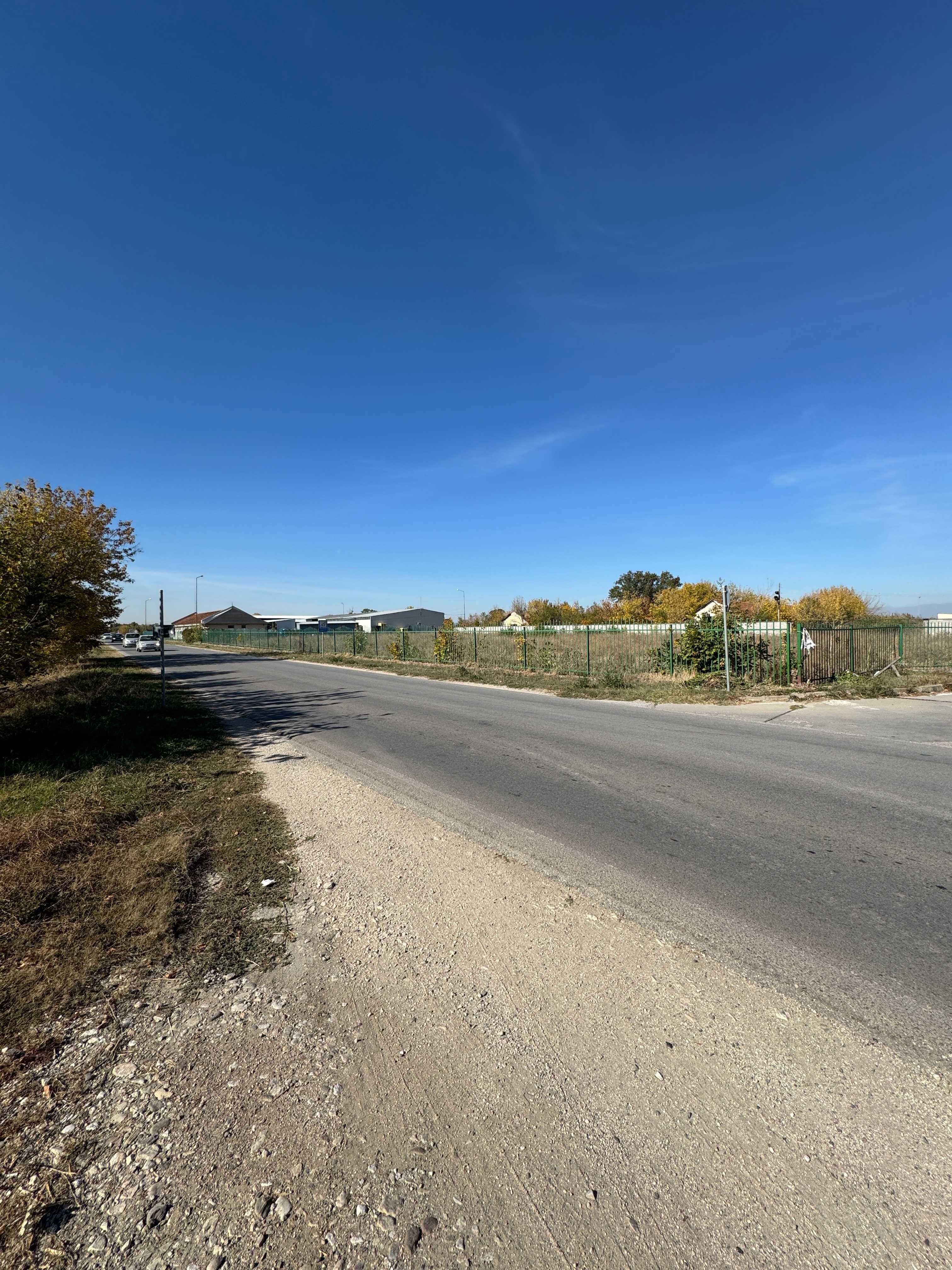 Продава се парцел в регулация в с. Маноле(за цех, склад,производство)