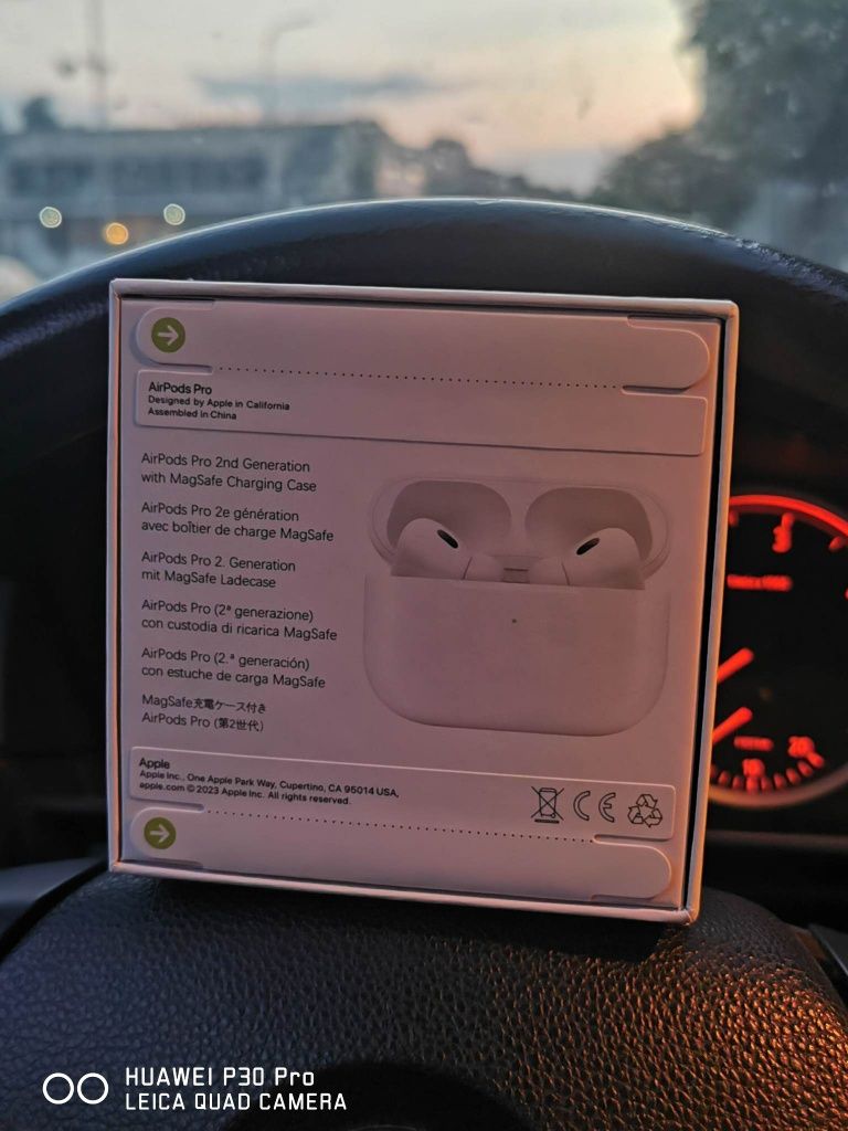 предлагам безжични слушалки -Apple AirPods Pro 2nd generation и смарт