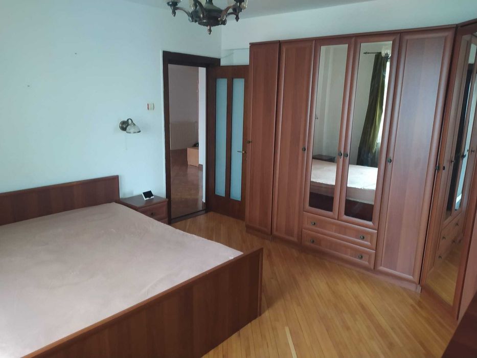 Apartament cu 3 camere de inchiriat