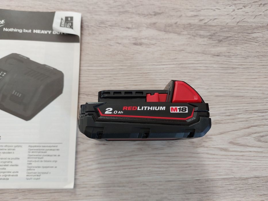 Set milwaukee Încărcător rapid și baterie acumulator 2 amperi noi