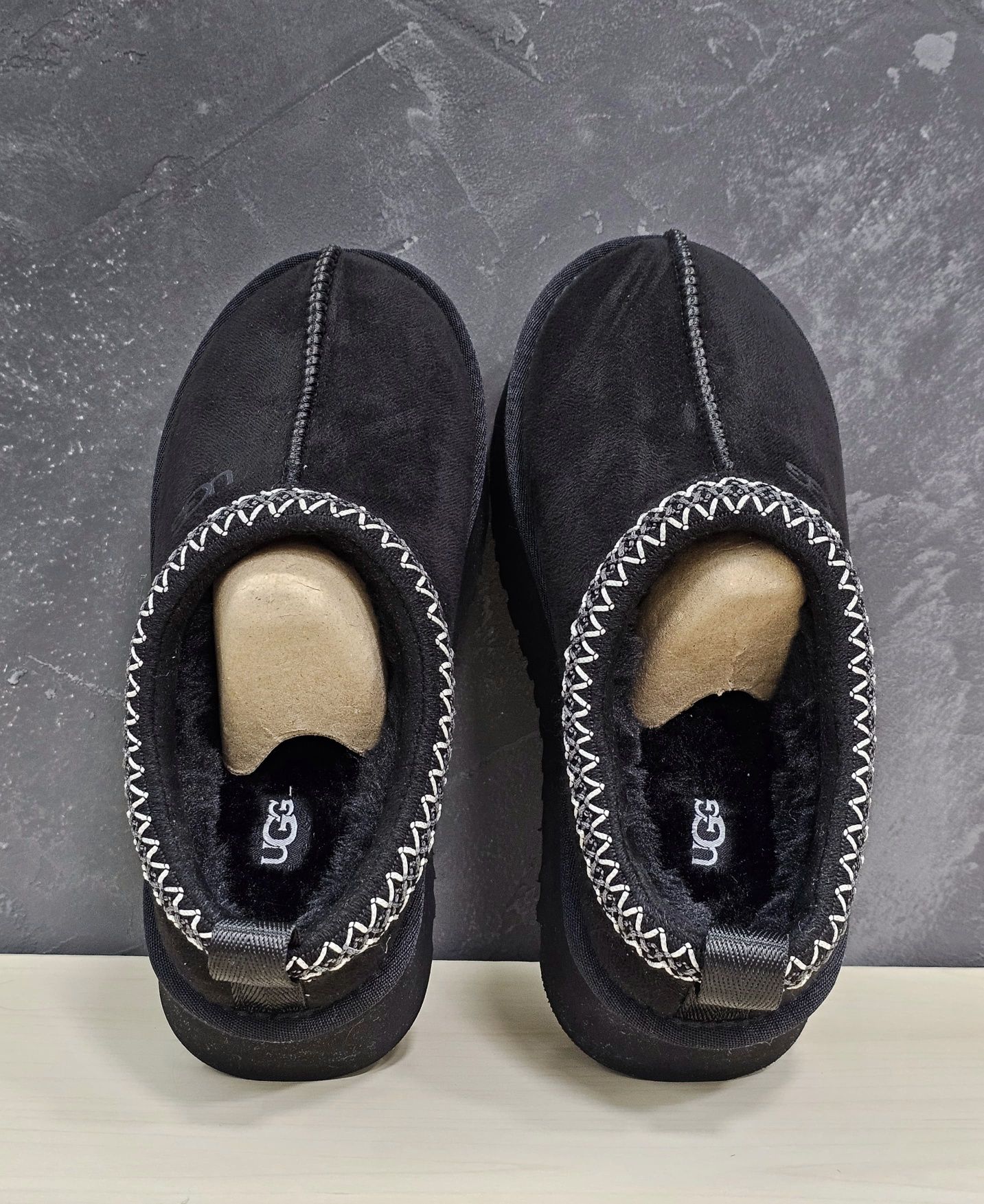 Ugg tazz slipper black