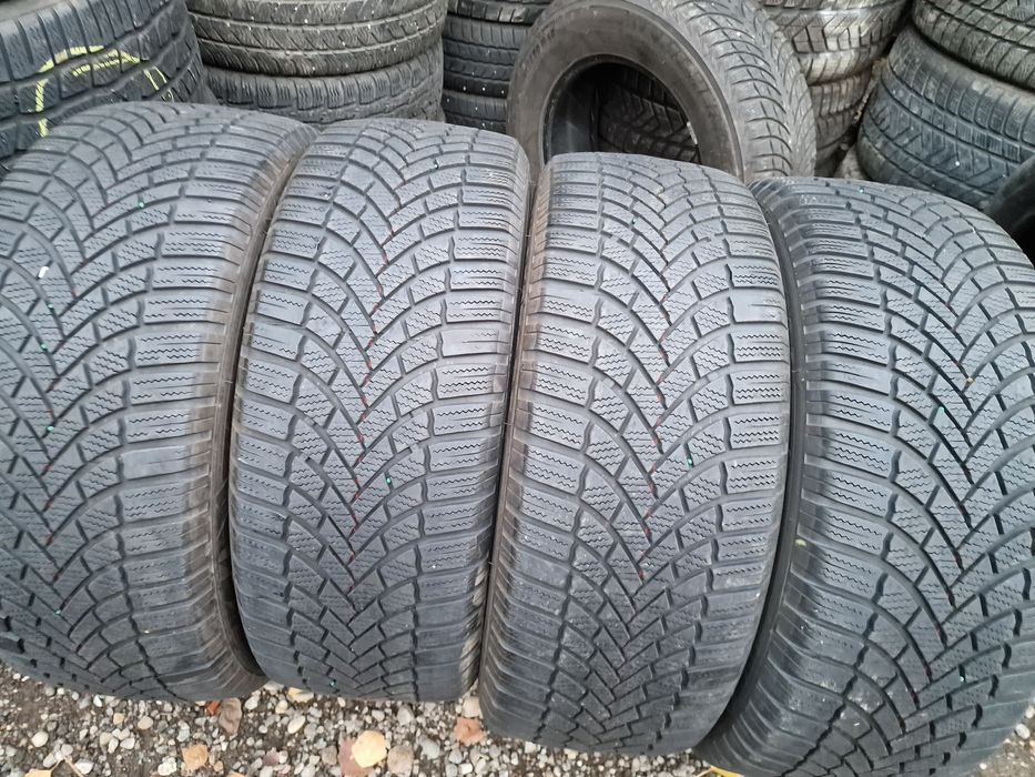 Anvelope 235/55R18 marca Bridgestone, DOT 2022, 6.5 mm
