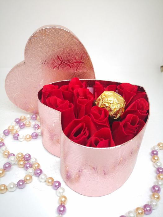 Кутия с рози от кадифе подарък за жени, подарък за момиче