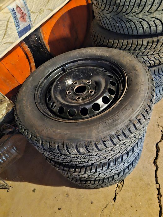 Vand 4 roti de iarna in stare foarte buna cu jante de tabla