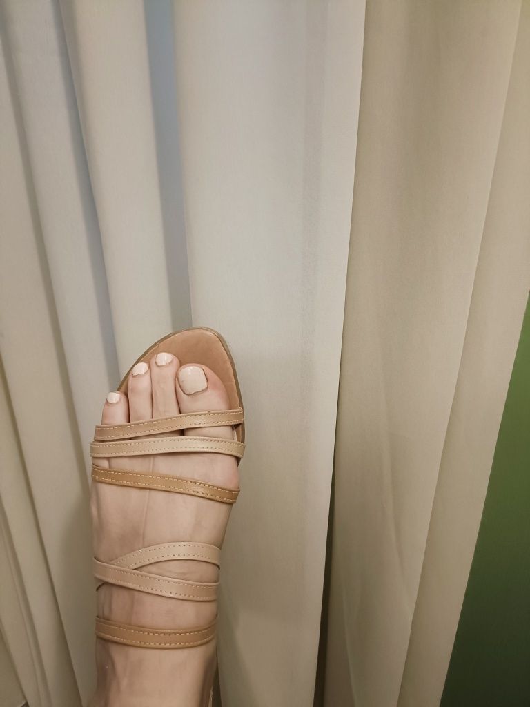 Sandale cu bretele fine din piele naturala