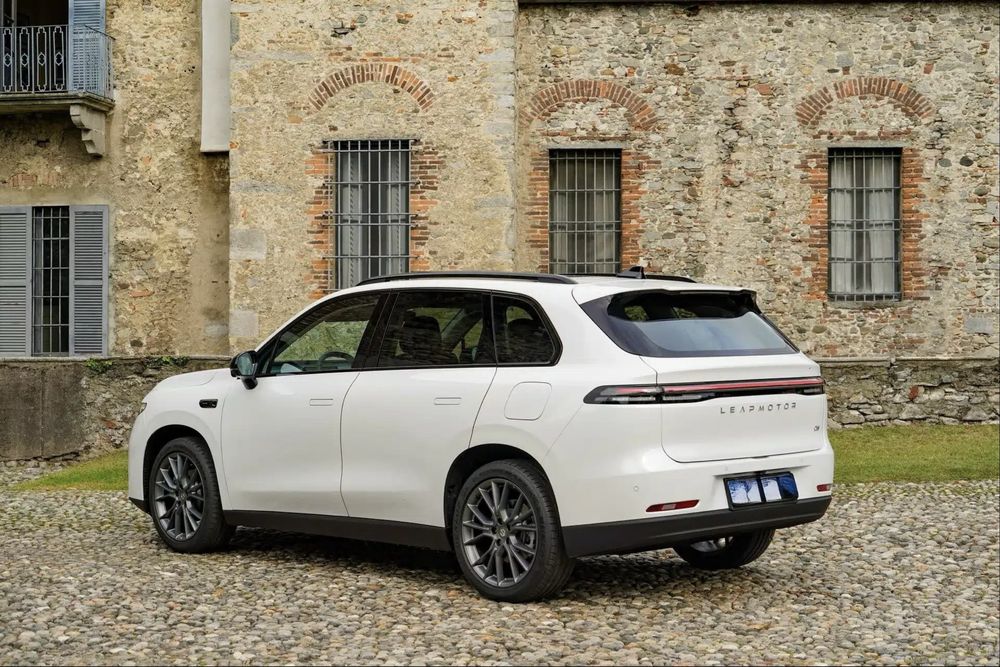 Leapmotor C10 comfort REEV 210km предзаказ