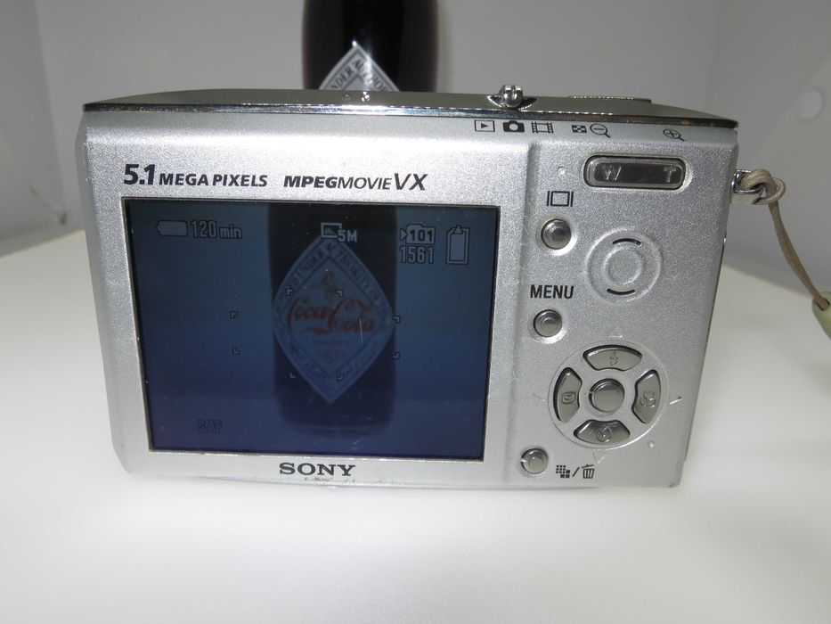 Sony Cyber Shot DSC T5 ултра тънък компактен фотоапарат работи отлично
