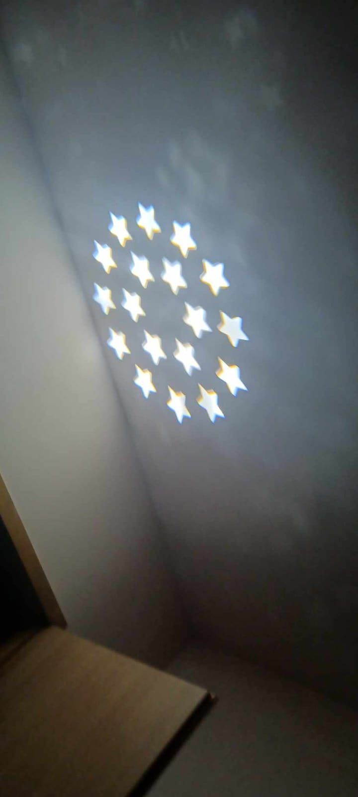 Moving head beam+spot 

Pretul este per bucata.

1. Tensiune: A