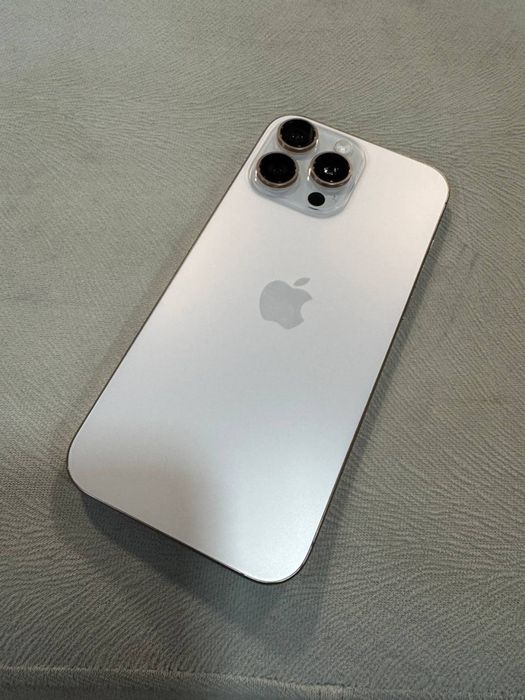 Iphone 16 pro max Desert Titanium
