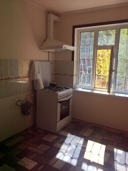 Продаю 3-ком. кв. 1-й этаж ул. Джурабаева. (Сотылади.) 70  к.м.