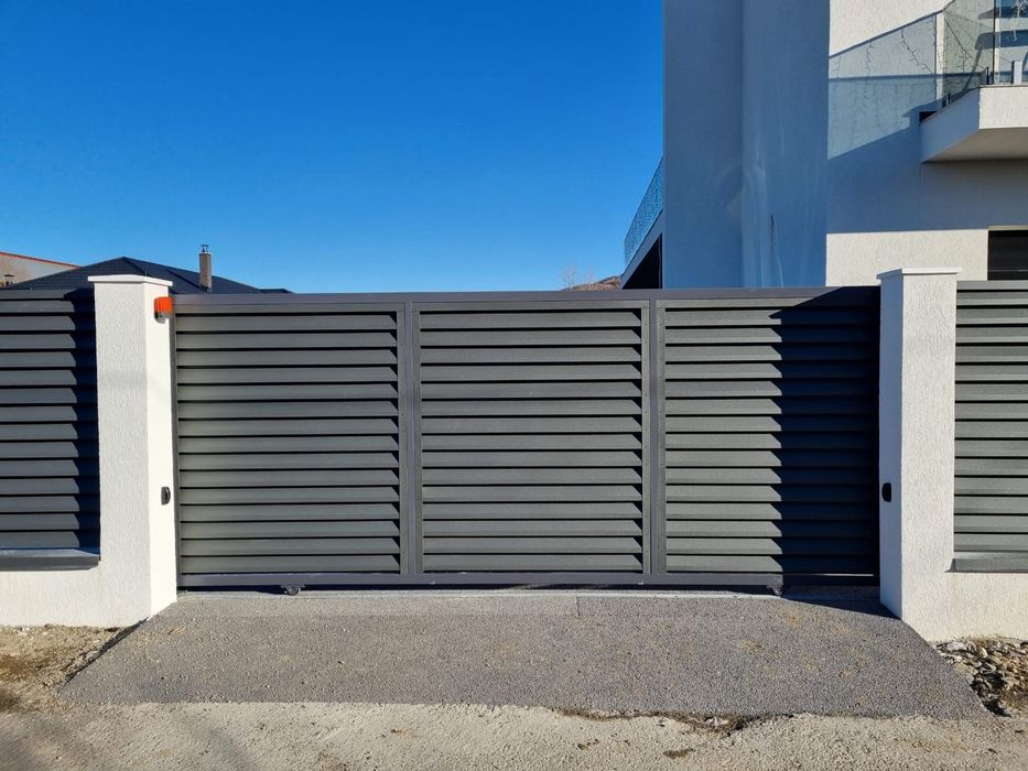 Garduri și porți stil jaluzea șipcă metalică tabla cutata