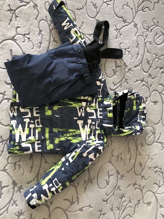 Продам зимний костюм (куртка+комбинезон)