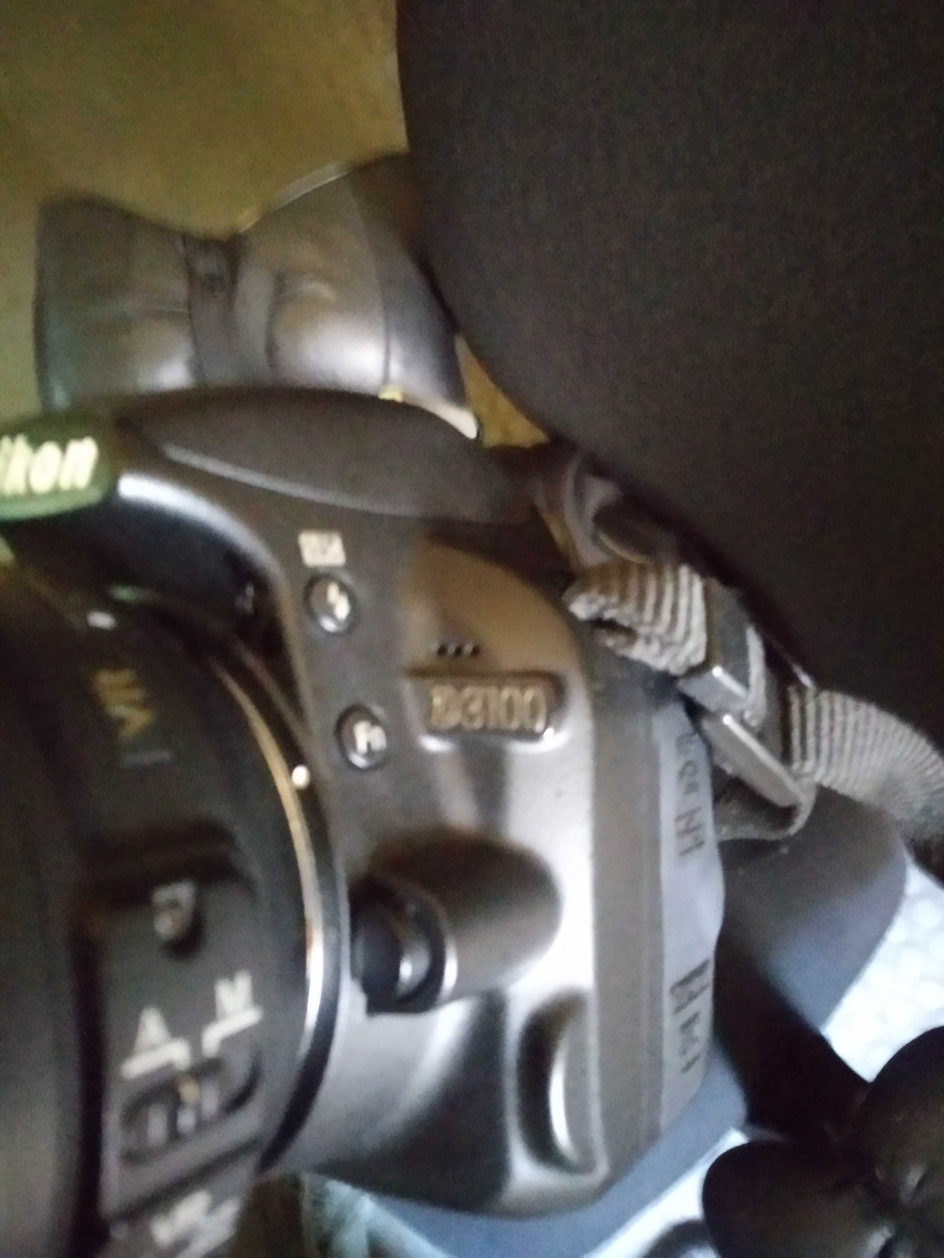 Продавам  Nikon D3100