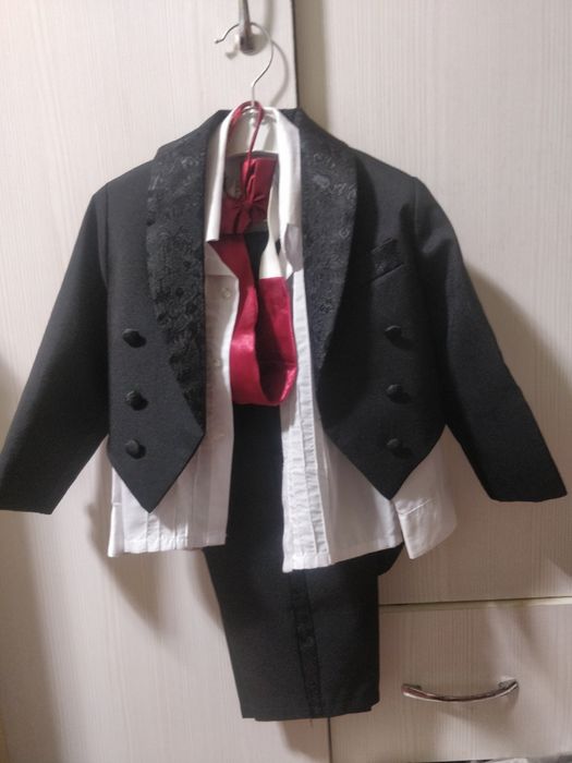 Костюм фрак, рубашка и брюки