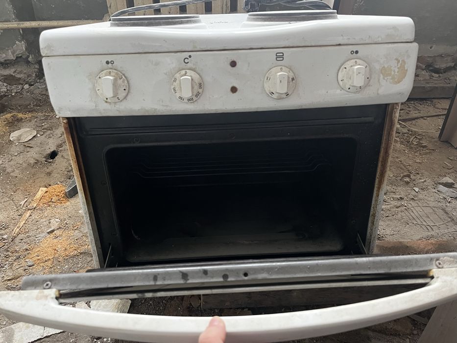 Кухонная плитка с двумя комфорками и духовкой