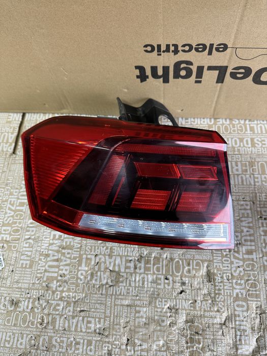 Lampă stânga vw passat b 8 break facelift.cod:3g9945005.g.