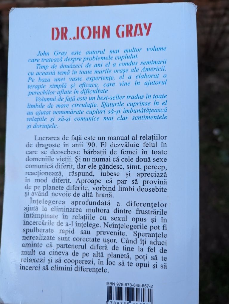 Vând cartea "Bărbații sunt de pe Marte, femeile sunt de pe Venus"