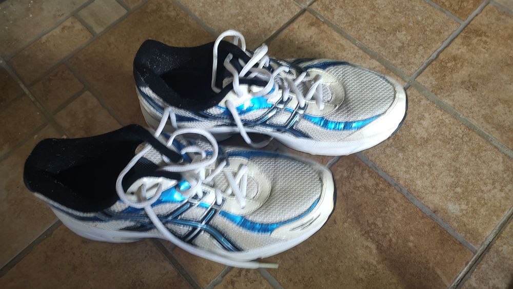Vând adidași in stare foarte buna