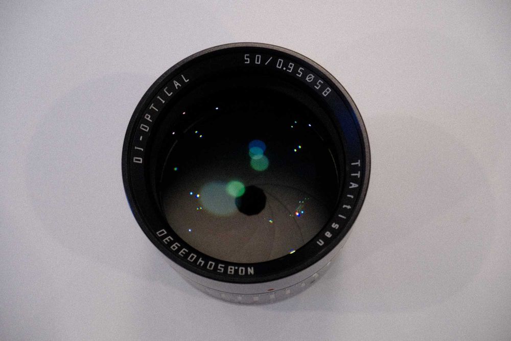 Обектив TTArtisan APS-C 50mm F0.95