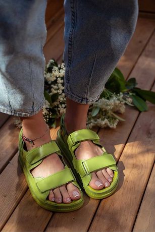 Светло-зеленые матовые женские сандалии