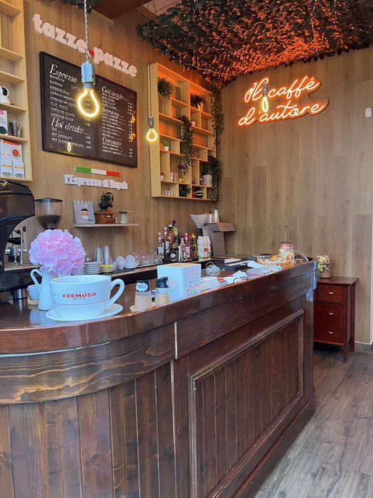 Afacere la cheie – cafenea complet echipată