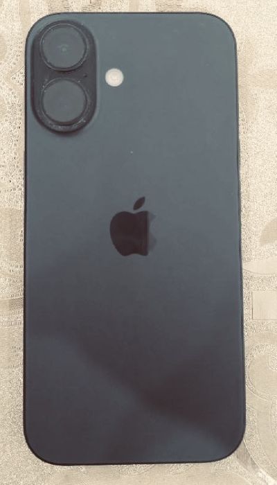 iPhone 16 • 100% батарея • Отличное состояние