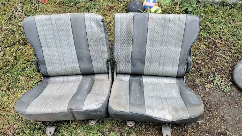 Продам сиденья на Мини Вене