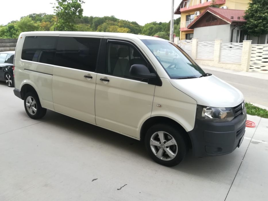 Închiriez microbuz , persoane vw  t5