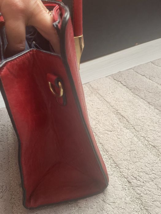 Дамска чанта с твърди дръжки