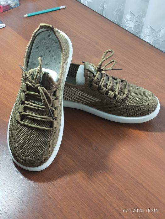 Летние кросовки изики