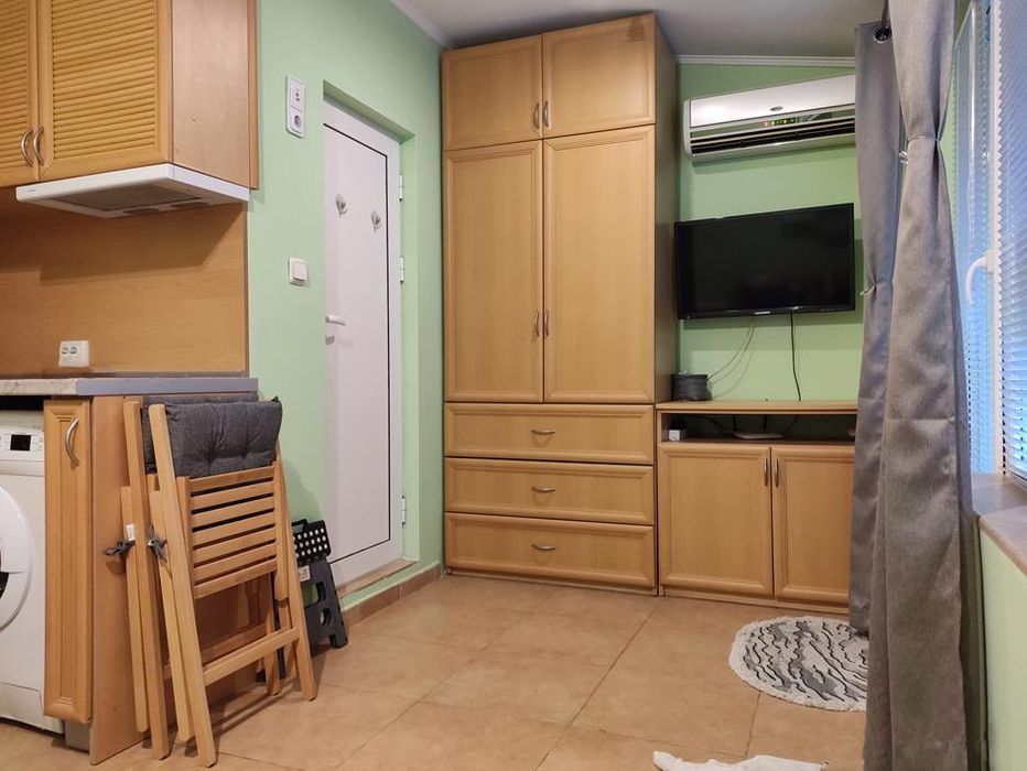 Дава се под наем Едностаен апартамент в Варна, Общината - 29 кв.м за 225 € - Снимка #1