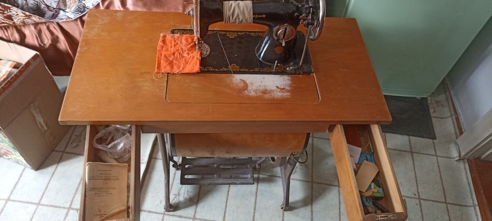 Ножная швейная машина