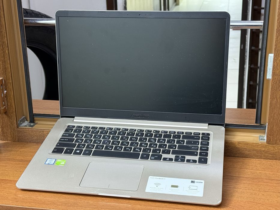 Asus ноутбук в хорошем состояние