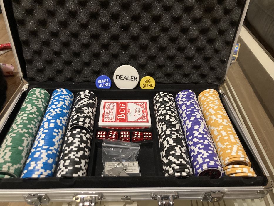 Покер/ куфар с чипове за покер