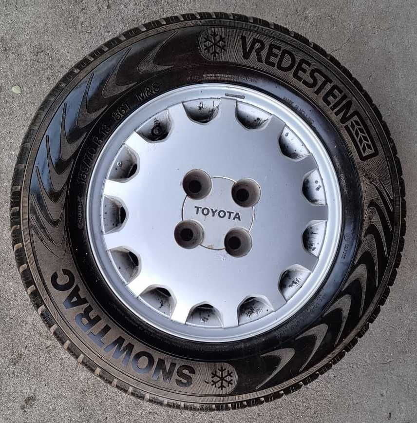 4 x Jante Originale Toyota cu cauciucuri de iarna Vredestein 185/70R13