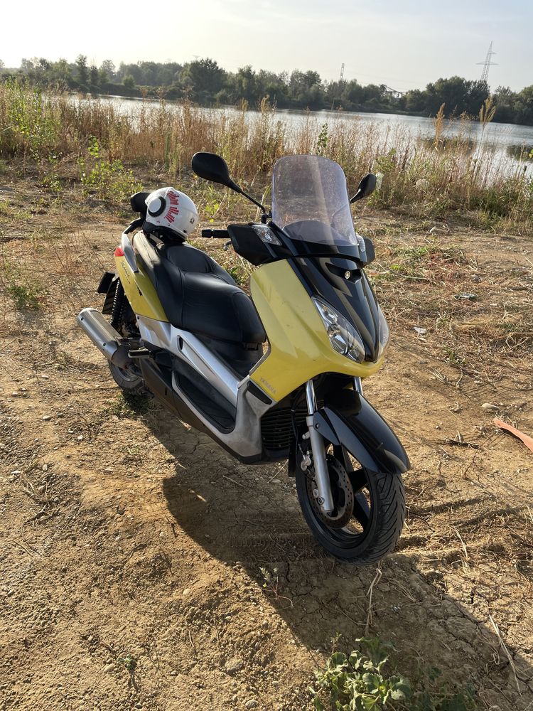 Yamaha Xmax 250 cc