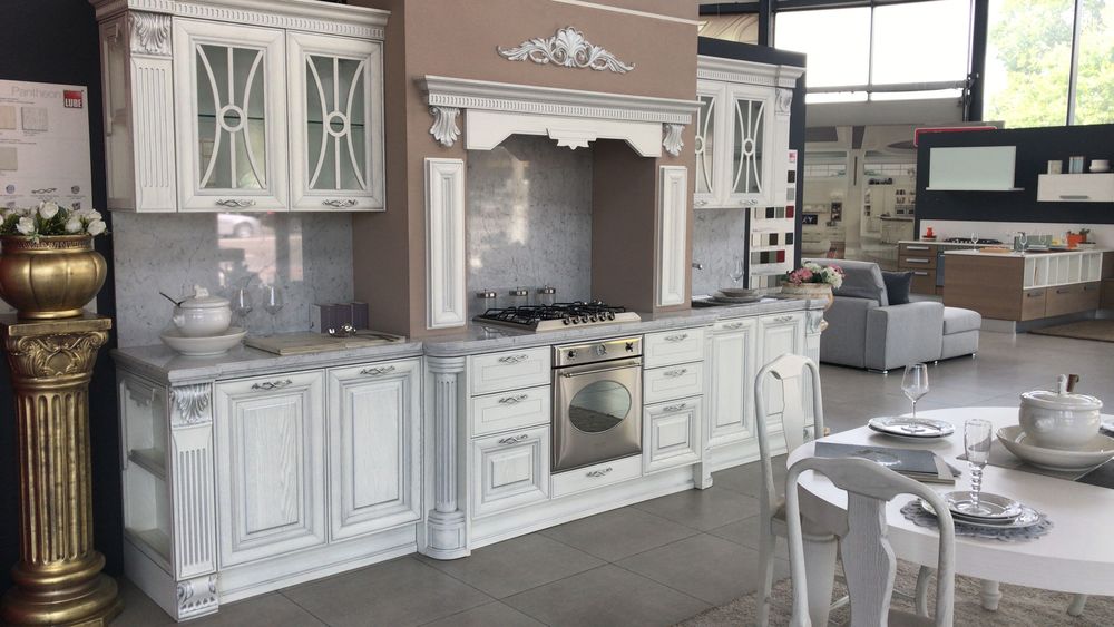 Ofertă.Reducere pina la 70% la bucătăriile  stock expuse in show-room.