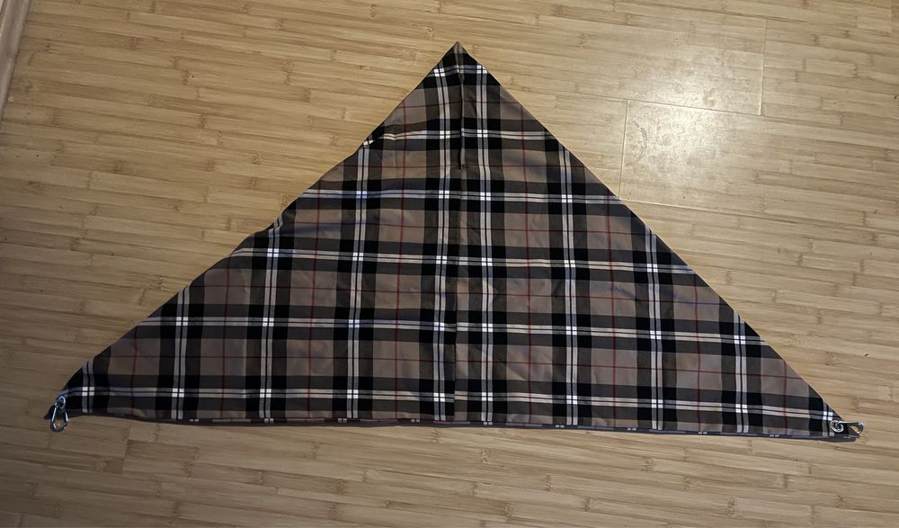 Esarfa Burberry print  , impecabila