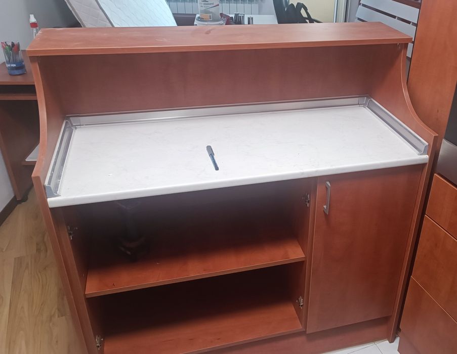 Продавам мини бар широк 120 см