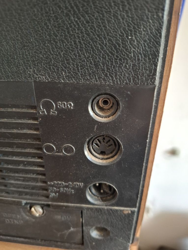 Продавам радио SELENA В216