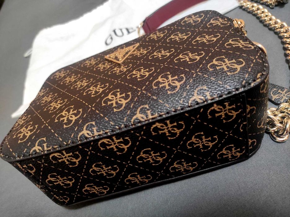 Дамска чанта Guess