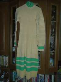 rochita tricotata hand -made si pt gravide