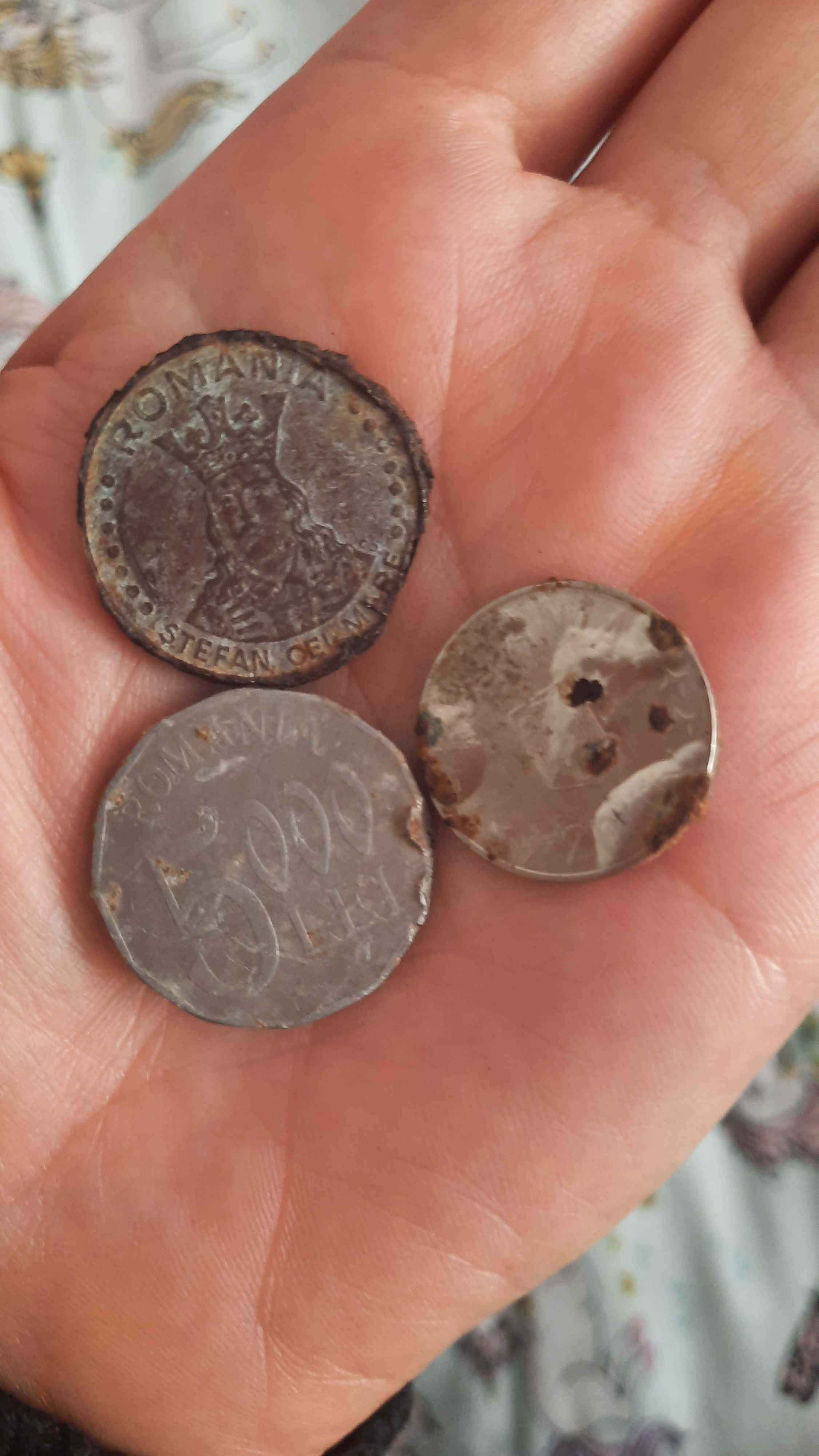 Vând monede vechi.