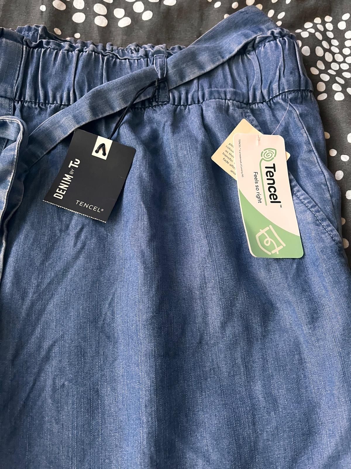 Pantaloni subțiri