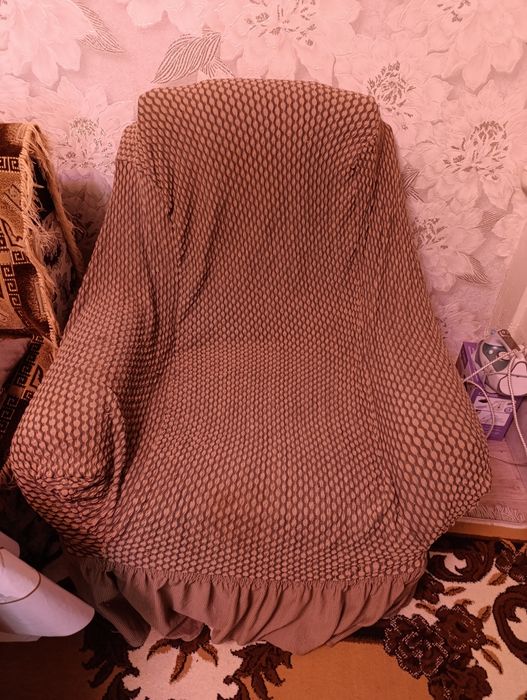 Кресла, журнальный столик